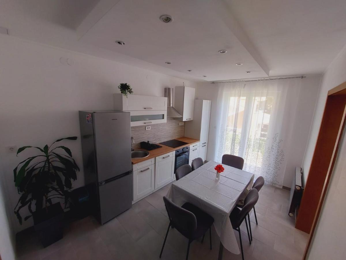 Apartments Mario Примоштен Екстер'єр фото