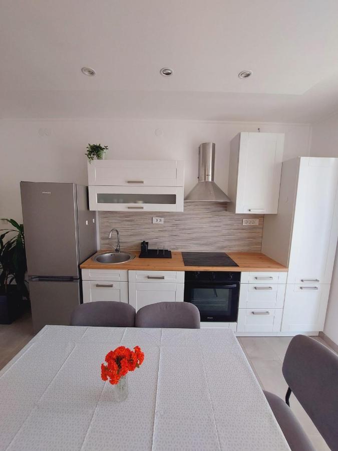 Apartments Mario Примоштен Екстер'єр фото