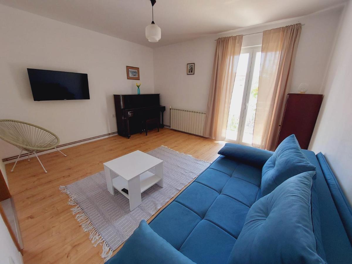 Apartments Mario Примоштен Екстер'єр фото