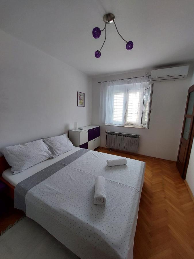 Apartments Mario Примоштен Екстер'єр фото